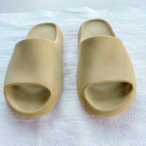 Yeezy Other - Adidas Yeezy Slides in the "Resin" colorway size mens us 11